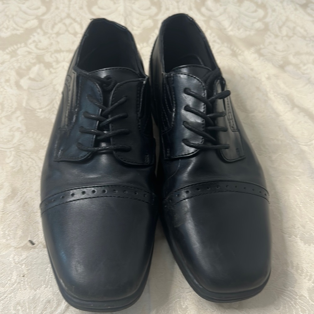 Black dress shoes, men’s size 6